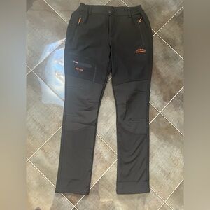 Woman snowpants size M 6-8